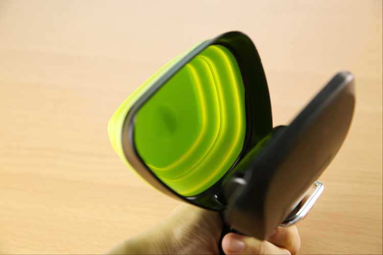 Ramasse-crottes pliable et portable pour chien