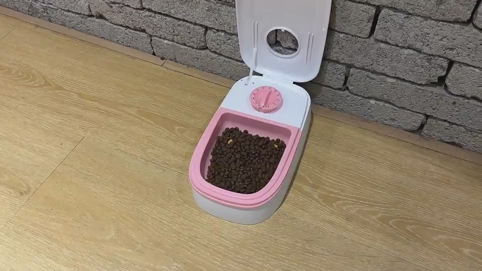 Chien utilisant le distributeur automatique